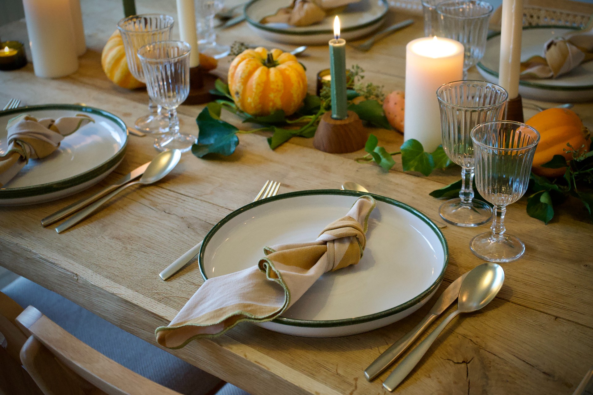 Table décorée par Pistache Club avec une ambiance automnale